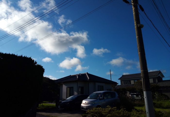 夕焼が撮りたいなぁ。でも、山の向うにある太陽はストンと西に沈んでしまいました