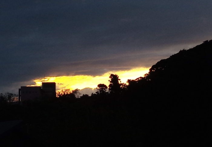 御宿中前から見た夕日と家の近くで見た夕日の方角がこんなにも違うなんて