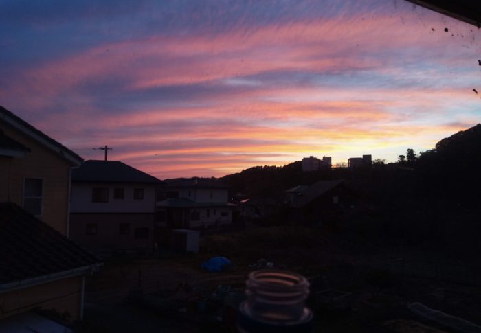 昨日夕方になって初めて見えたお天道様の光でした