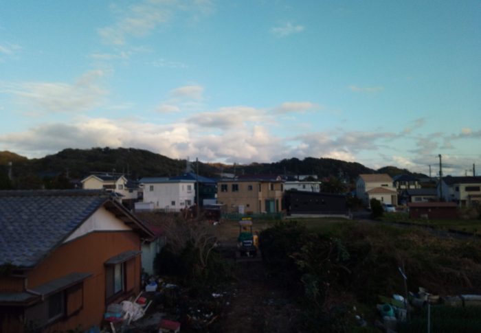 東―南までが一氣に開けました。海岸線の山を見るのは何年振りか…