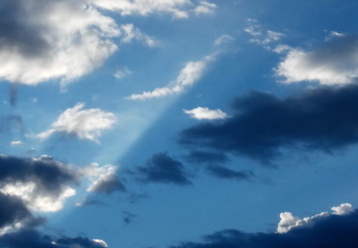 雲の向こうにはお天道様がいらっしゃる！晴れて来るぞ～！