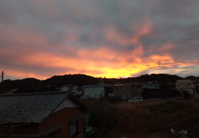 南東にエネルギーが溜まっている！？北西にもブリッジしていました。