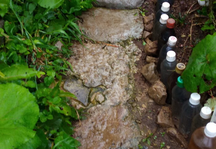 急場しのぎの土留めですが何とか役に立ちました。